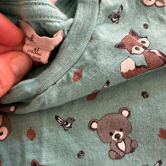 Adorable print peek brand tee shirt size 18-24 months - Picture 2 of 3